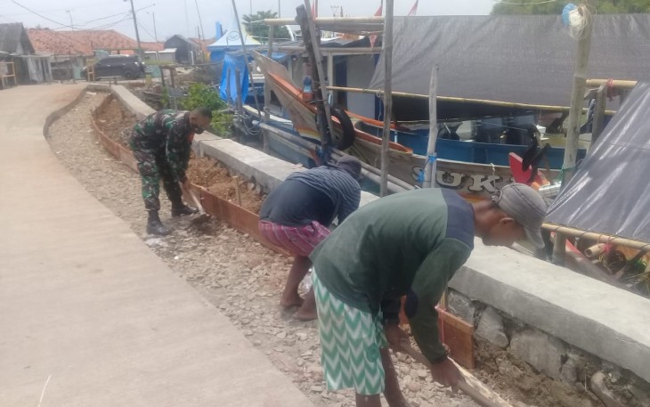 Dengan terus melaksanakan pengerjaan untuk kesiapan dalam TMMD ke 110, Anggota Koramil 0408/Telagasari melaksanakan pengerjaan sasaran fisik pada  Pra TMMD ke 110 , Rabu (24/2/2021) 