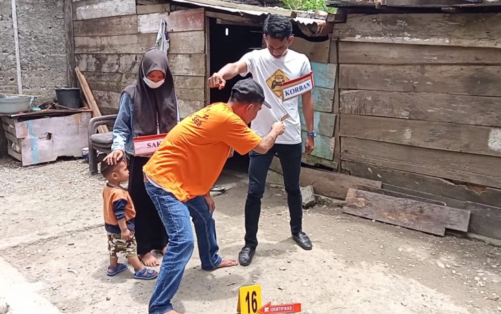 Pelaku Melakukan Adegan Rekonstruksi Penganiayaan yang Mengakibatkan Kematian 