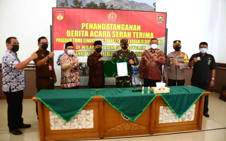 Bupati Boyolali M. Said Hidayat secara resmi membuka Acara TNI Manunggal Membangun Desa (TMMD) Sengkuyung Tahap I Tahun Anggaran 2021