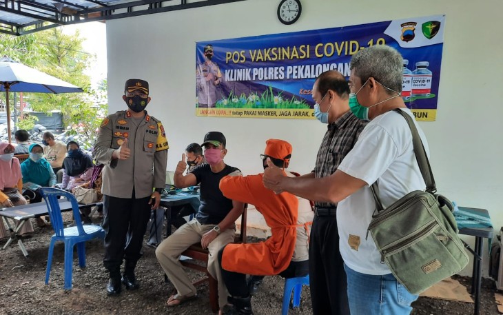 Kapolres Pekalongan Kota Akbp M Irwan Susanto S.I.K,SH.MH, disamping melakukan peninjauan Vaksinasi purnawirawan Polri dan warakawuri, Senin (15/3/2021).
