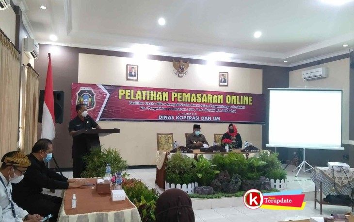 Ketua DPRD Kota Blitar Syahrul Alim Berikan Sambutan Pengarahan di Acara Pelatihan Pemasaran UMKM Secara Online (foto : Faisal NR / Klikwarta.com Blitar) 