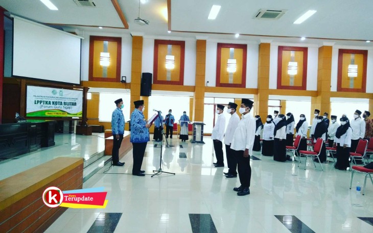 Saat Walikota Santoso Mengambil Sumpah/Janji Pengurus LPPTKA Kota Blitar Periode 2021-2022 (foto : Faisal NR / Klikwarta.com) 