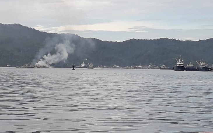 Foto Kapal Terbakar Yang Sudah Berhasil di Padamkan