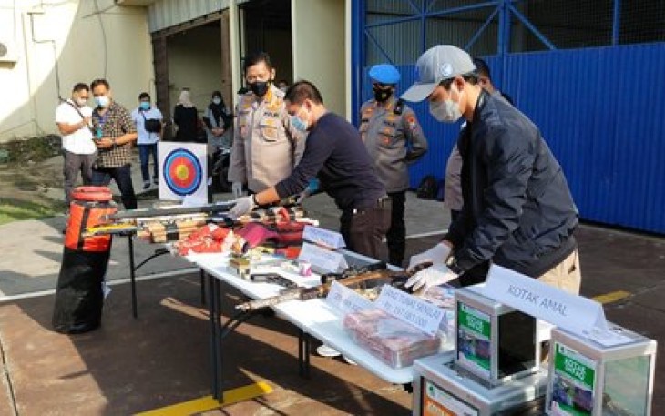 Polisi Sita Barang Bukti Terduga 22 Teroris