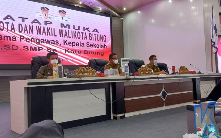Walikota dan wakil walikota Bitung saat tatap muka bersama kepala sekolah