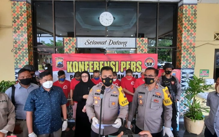 Satuan Reserse Narkoba Polres Pekalongan Kota berhasil mengungkap 6 kasus, dalam Operasi Antik Candi Tahun 2021. Hal tersebut disampaikan oleh Kapolres Pekalongan Kota AKBP M Irwan Susanto S.I.K,SH,MH, saat menggelar konferensi pers di halaman lobby Pikres Pekalongan Kota Selasa, (06/04/2021).