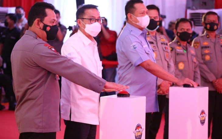 Kapolri Jenderal Polisi Listyo Sigit Prabowo meresmikan aplikasi SINAR (SIM Presisi Nasional). Kehadiran aplikasi SIM online