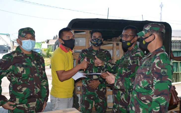 Kodam IV/Diponegoro menerima bantuan berupa kloset sebanyak 300 unit dari jumlah yang direncanakan 1016 unit dari PT. Graha Pelangi Jaya yang diterima Mayor Inf Alwi Pabanda Bhakti TNI Sterdam IV/Diponegoro, bertempat di Terboyo Wetan, Kec. Genuk Kota Semarang, Jawa Tengah, Kamis (29/04/2021).