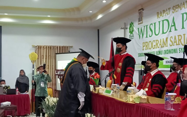 Gelar Wisuda Perdana STIESNU Bengkulu Siap Cetak SDM Unggul
