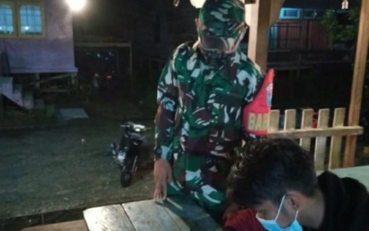 Babinsa Beri Motivasi Kepada Anak Anak 