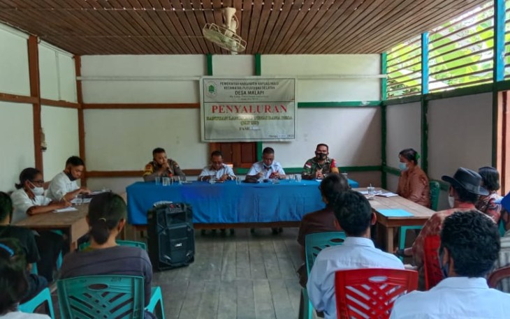 Babinsa Monitor Pembagian BLT-DD Agar Tetap Mematuhi Prokes