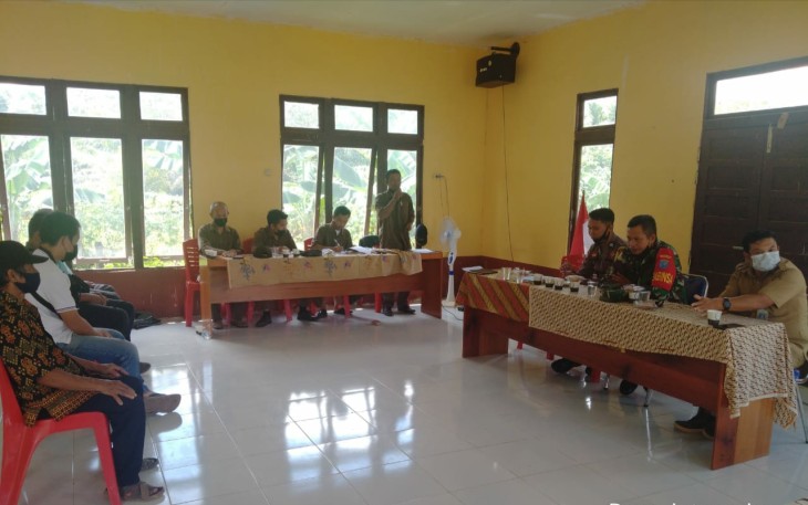 Tingkatkan Sinergitas, Babinsa Sandai Kodim 1203/ktp Hadiri Rapat Evaluasi kinerja BPD