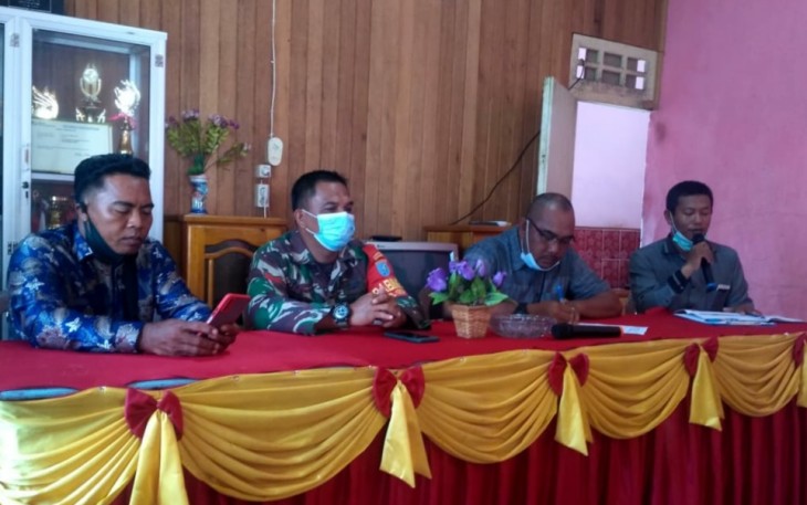 Babinsa Bersama Satgas PPKM Mikro Desa Negeri Baru Gelar Rakor Dan Evaluasi