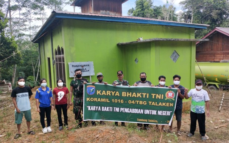 Koramil 1016-04/Tumbang Talaken Karya Bakti Pengecatan Mushola