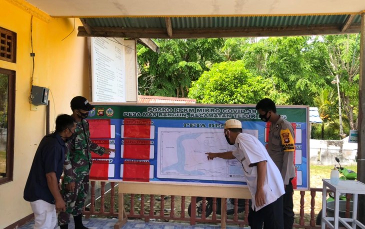 Potret Peran Aktif Babinsa Kodim 1203/Ktp Di Posko PPKM Desa/RT tangguh Desa Binaan