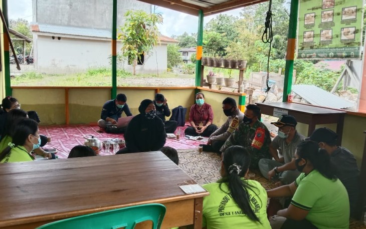 Babinsa Embaloh Hulu Hadiri Pelatihan Kader Posyandu
