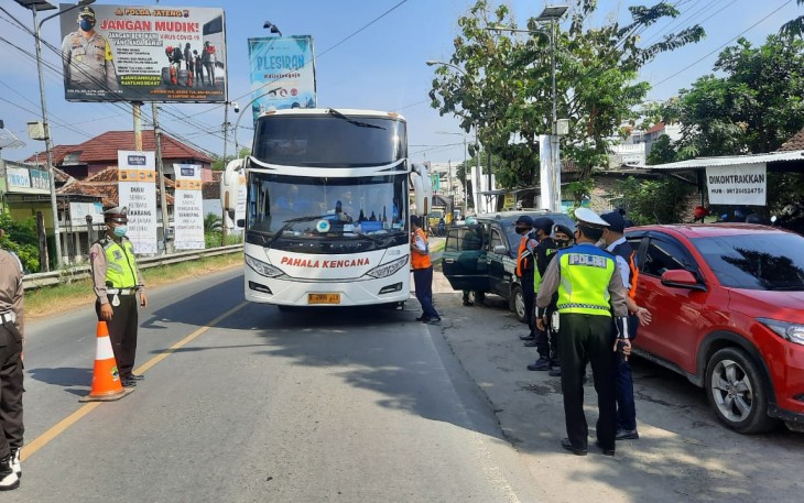Dua Mobil dan 1 Bus Disuruh Putar Balik