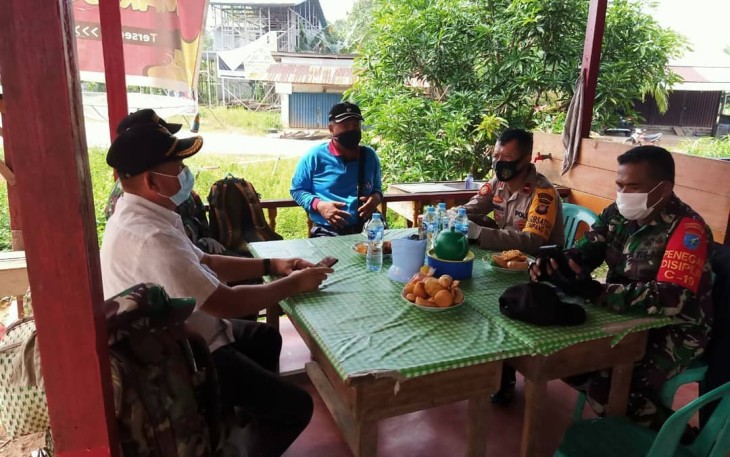 Jaga Sinergitas Dimasa Pandemi Babinsa Semandang Kanan Kodim 1203/Ktp Coffe Morning Bahas PPKM Mikro