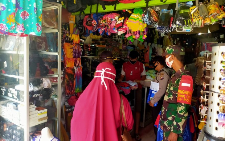 Babinsa Dan Bahabinkamtibmas Sosialisasikan Protkes Kepada Warga Masyarakat