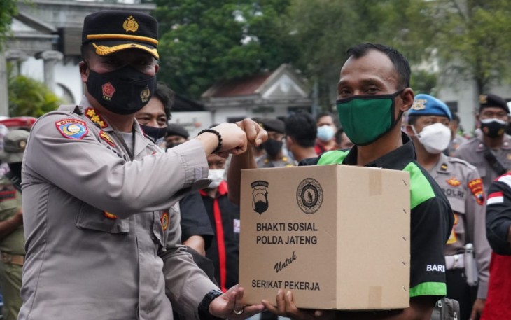Dalam rangka memperingati Hari Buruh Internasional (Mayday), Elemen buruh yang ada di kota Semarang melakukan aksinya dengan tatap muka dan duduk bersama Forkominda Kota Semarang. Acara yang digelar di Hall Balaikota Semarang Jalan Pemuda No 148, Sabtu Pagi tadi, (1/5/21).