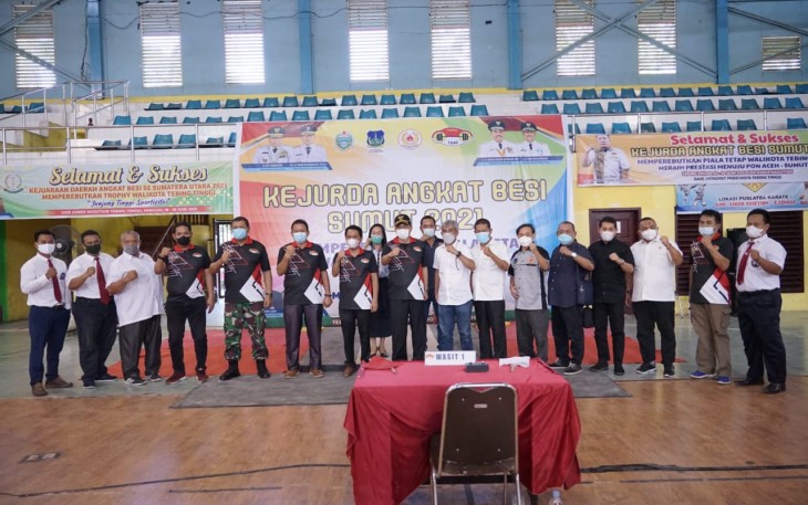 Pembukaan Kejurda Angkat Besi Sumatera Utara Piala Walikota Tahun 2021 Oleh Walikota Tebing Tinggi