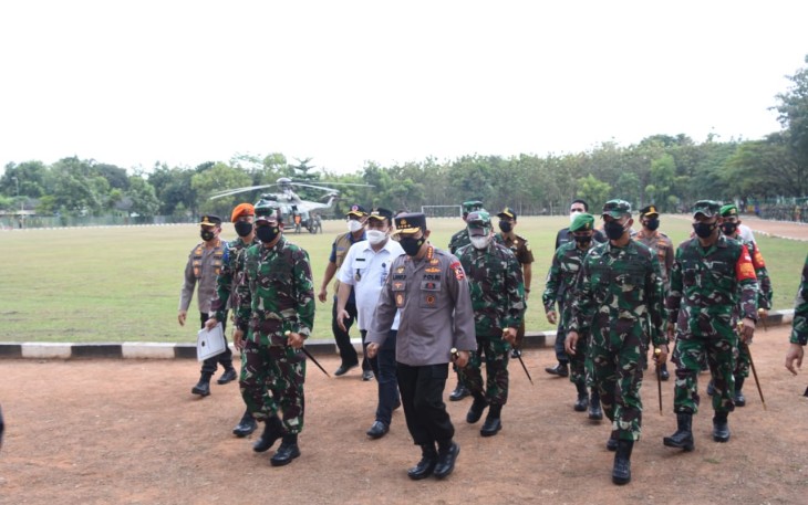 Panglima TNI Marsekal TNI Dr. Hadi Tjahjanto, S.I.P bersama Kapolri Jenderal Polisi Listyo Sigit Prabowo, M.Si, Kepala BNPB Ganip Warsito dan Kabaharkam Polri Komjen Arief Sulistyanto beserta rombongan tiba di wilayah Kabupaten Blora Jawa Tengah, Sabtu, (05/06/2021).