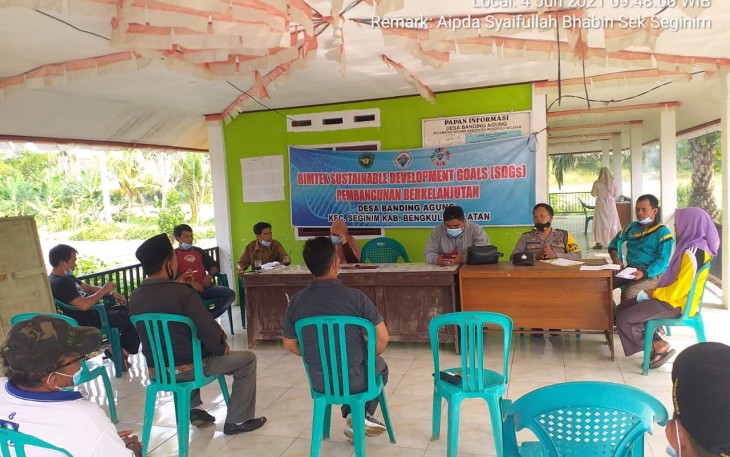 Jamin Keamanan Bhabinkamtibmas Kawal Pilkades Desa Banding