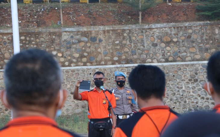 Kabid Humas Polda Bengkulu Kombes Pol Sudarno SSos MH Pimpin Apel 