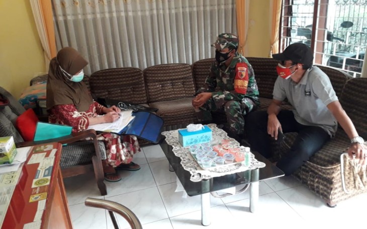 Babinsa Koramil 0818/22 Tumpang Bersama Polri Gencarkan Lakukan Tracing