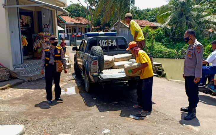 Kapolsek Pameungpeuk-Polres Garut, Sebagai Wujud Kepedulian Memberikan Bantuan Pembangunan Dua Masjid Yang Di Renovasi