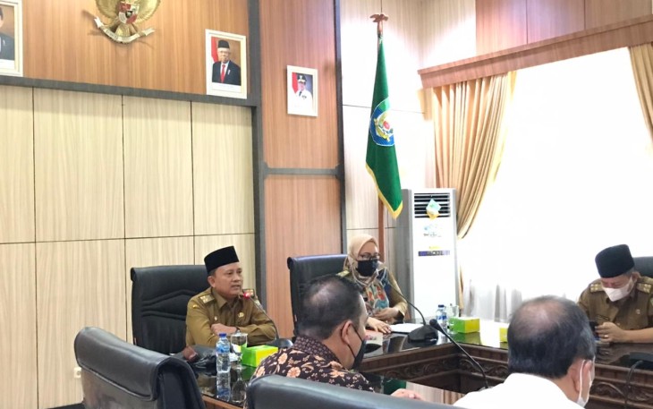 37 Hotel dan Restoran Sepakat Percantik Kawasan Pantai Panjang dengan Lampu Penerangan Jalan