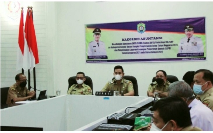 Bupati Kendal hadir dalam rakor bidang akutansi membangun komitmen SKPD, BUMD, Camat, UPTD, Kelurahan, SD, SMP, se- Kabupaten Kendal. Senin 8/11/2021