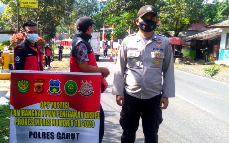 Jajaran TNI–Polri di Cisompet Terus Laksanakan Kegiatan Penerapan dan Sosialisasi PPKM Level 3