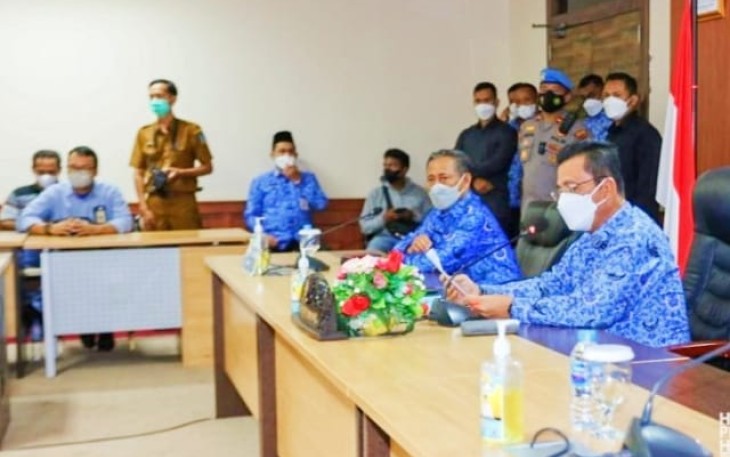 Gubernur Kepri H. Ansar Ahmad menerima perwakilan serikat buruh di Ruang Rapat Utama Lantai 4 Kantor Gubernur Kepri