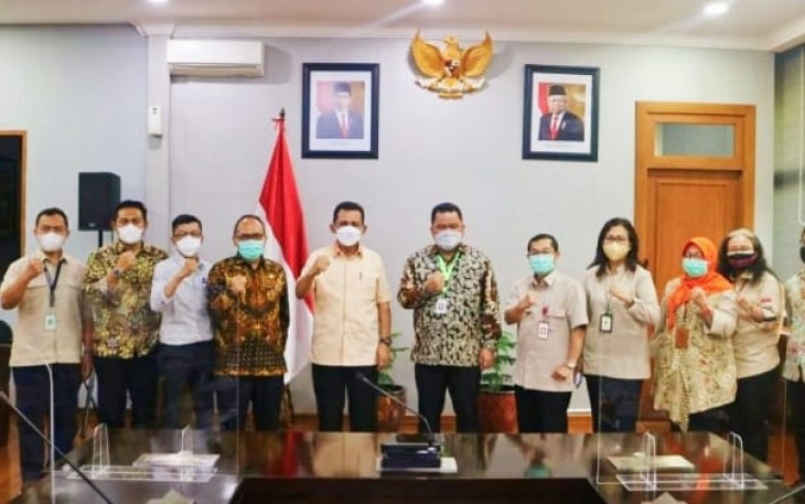  Gubernur Kepri yang didampingi Kepala Dinas Kesehatan Kepri M. Bisri, Kepala Biro Pemerintahan M Darwin dan Kepala Biro Humas, Protokol dan Penghubung Hasan, S.Sos., diterima oleh Dirjen Pencegana dan Pengendalian Penyakit (P2P) Kemenkes RI Dr. dr. Maxi Rein Rondonuwu