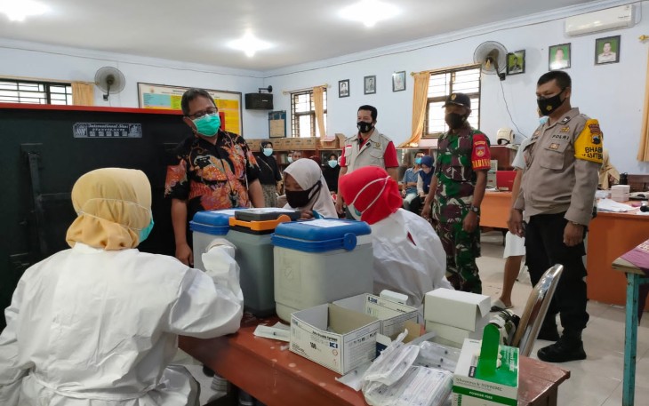 Pastikan Vaksinasi Aman dan Lancar, Tiga Pilar Kecamatan Buaran Sinergi Lakukan Pemantauan 