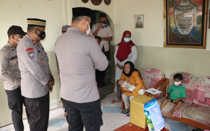 Kapolres Karimun Bantu Anak Penderita Penyakit Usus Buntu