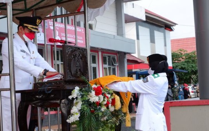 Wakil Bupati BU Arie Jadi Inspektur Upacara Penurunan Bendera
