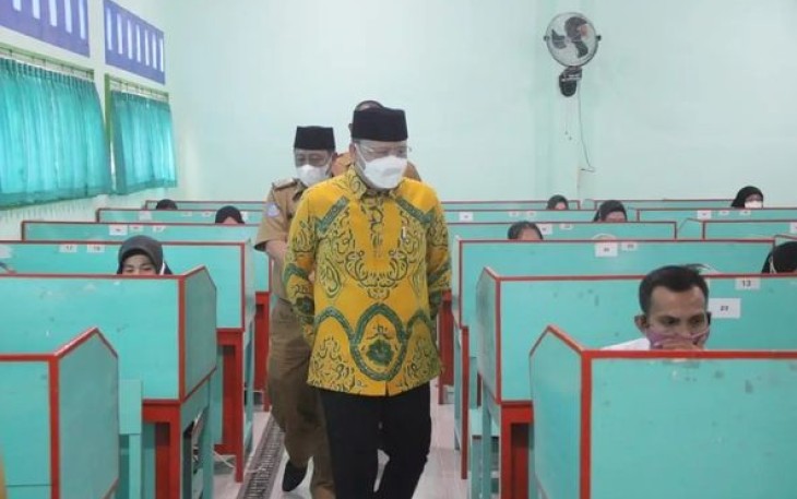 Gubernur Bengkulu Rohidin Mersyah Meninjau Pelaksanaan Seleksi Pegawai Pemerintah Dengan Perjanjian Kerja