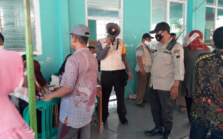 Anggota Polsek Buaran laksanakan monitoring vaksin di Simbang Wetan Kecamatan Buaran Pekalongan 9/11/2021