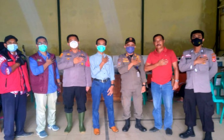 Kapolsek Bersama kanit Sabhara, Kanit Binmas dan Babinktibmas Monitoring Vaksin Presisi Polri di GOR Desa Sukanagara