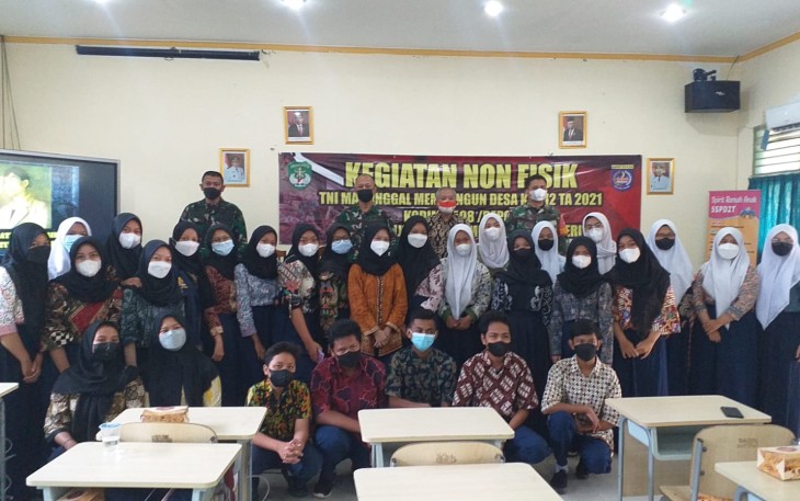 TMMD Tanamkan Perilaku Hidup Bersih dan Sehat Kepada Siswa SMP