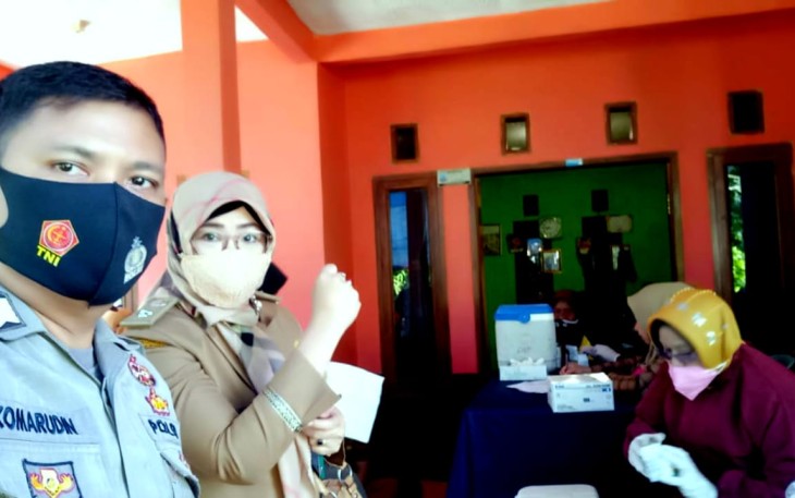 Kapolsek Bersama Bhabinkamtibmas serta Babinsa Monitoring Vaksin Presisi di Cisompet 