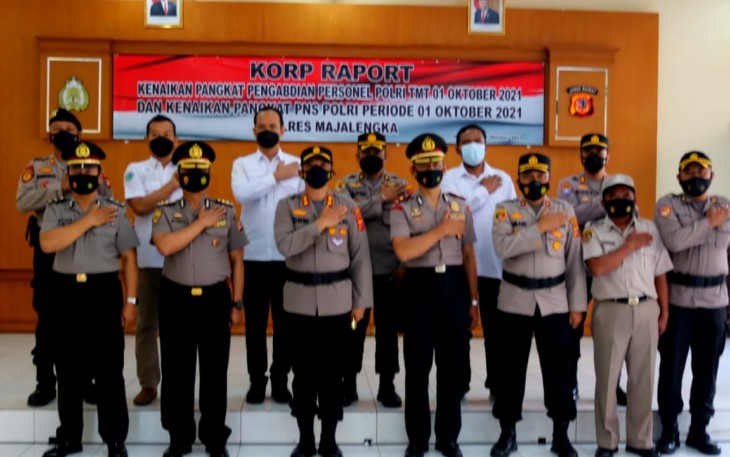 Kapolres Majalengka Pimpin Upacara Korps Raport Kenaikan Pangkat Pengabdian TMT 1 Oktober 2021