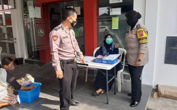 Polsek Majalengka Kota Terus Laksanakan Monitoring Sekaligus Pengamanan Vaksinasi Warga 