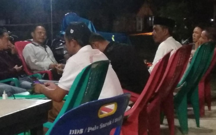 Pihak Desa Pulo Sarok saat melakukan pertemuan