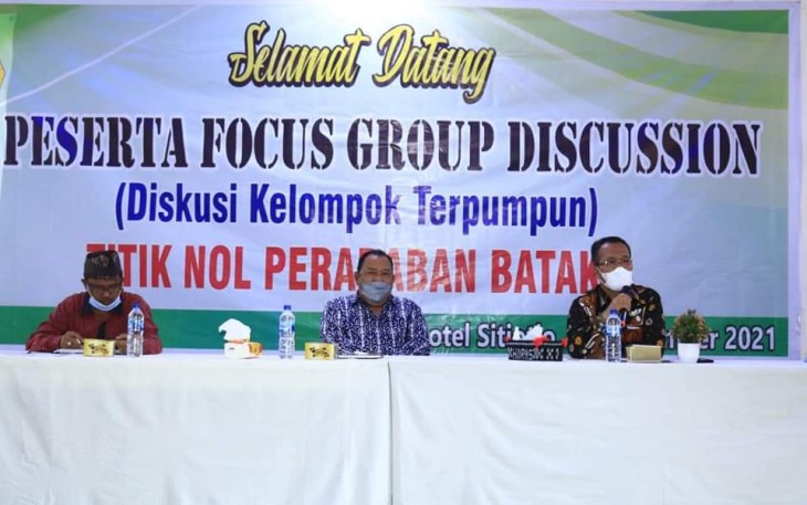 Kadis Budpora Waston Simbolon saat membuka acara Forum Group Discussion (FGD) di Aula Hotel Sitio-tio Kecamatan Pangururan