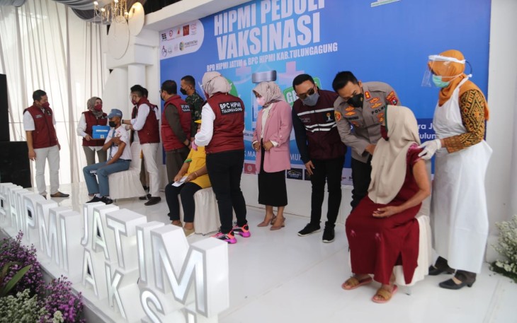 Kapolres Tulungagung Bersama Forkopimda Tinjau Vaksinasi Massal HIPMI di PR Margantara Jaya