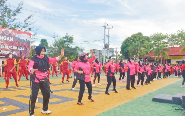  Personel Polres Tanjung Pinang Bersama Bhayangkari Cabang Tanjung Pinang Gelar Olahraga Bersama