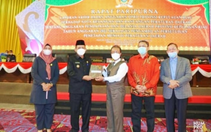  Paripurn Ranperda APBD Kepri Tahun 2022 Disetujui Menjadi Perda Ranperda 
